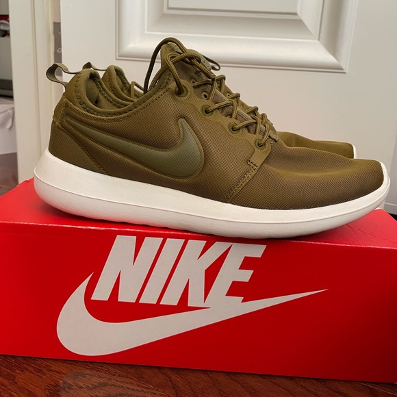 Nike Roshe 2.0 - Women’s Size 9 Olive - Picture 1 of 6